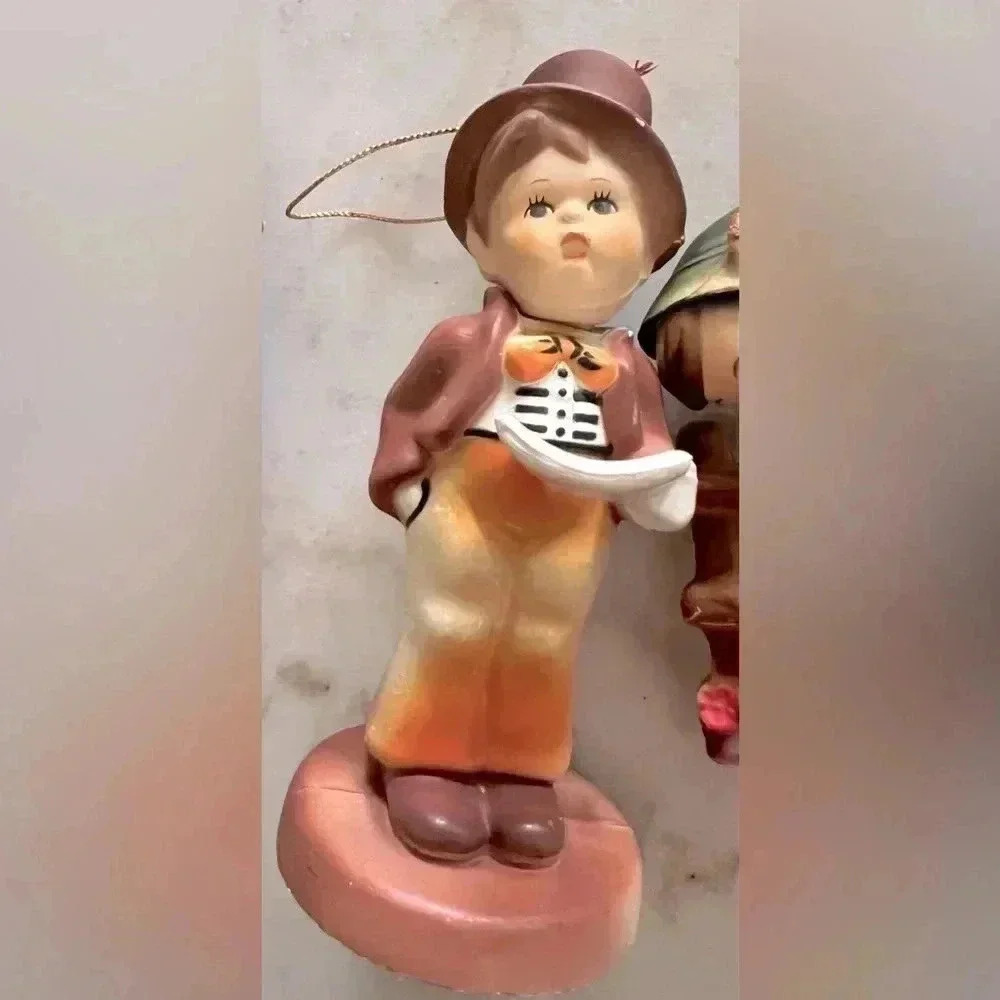 Four Vintage Hummel Style plastic Ornaments made in Hong Kong Good Condition - Picture 3 of 10